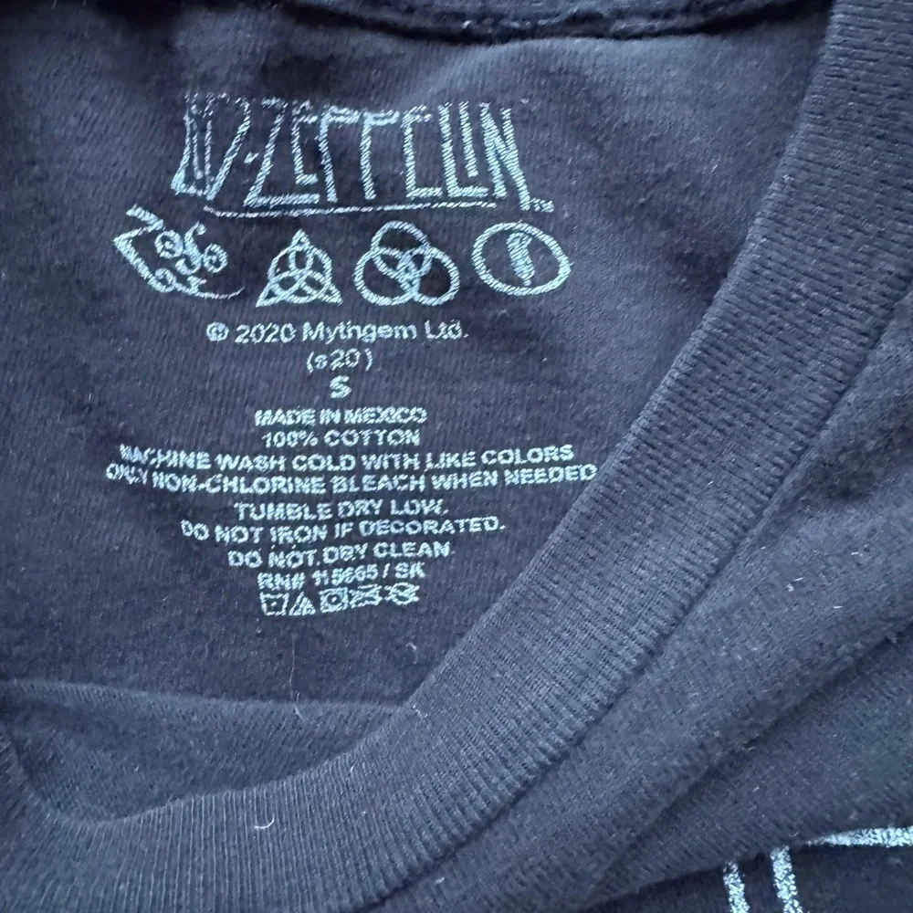Led Zeppelin Band T-Shirt size small - Picture 2 of 2